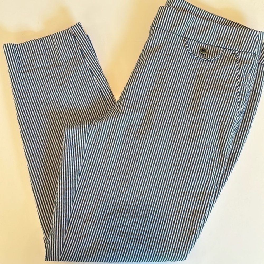 Anne Klein blue and white seersucker crop pants, size 8